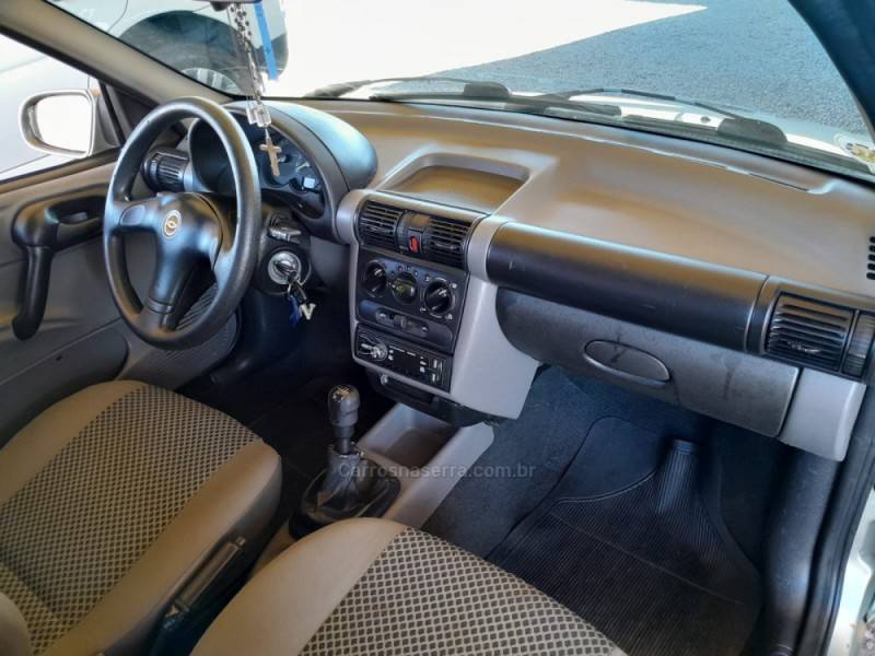 CHEVROLET - CLASSIC - 2008/2009 - Dourada - R$ 23.000,00