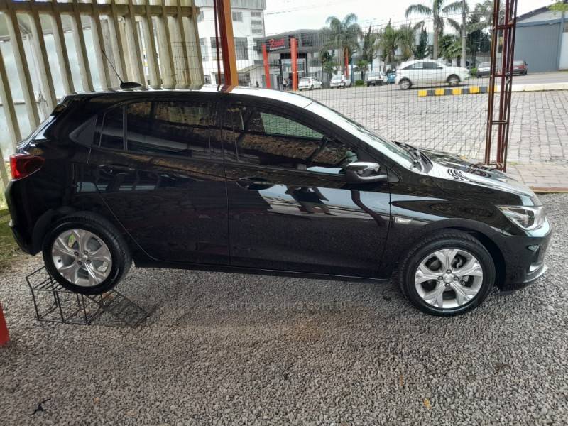 CHEVROLET - ONIX - 2023/2023 - Preta - R$ 84.000,00