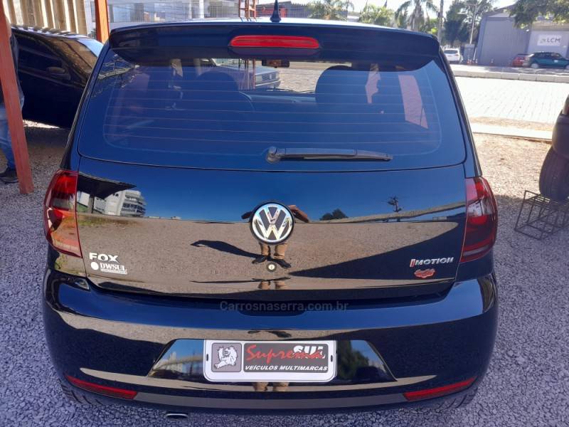 VOLKSWAGEN - FOX - 2011/2012 - Preta - R$ 38.900,00