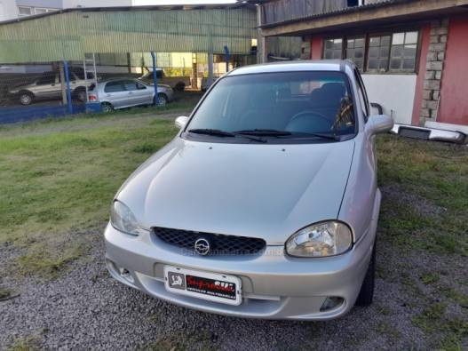CHEVROLET - CORSA - 2002/2002 - Prata - R$ 17.000,00